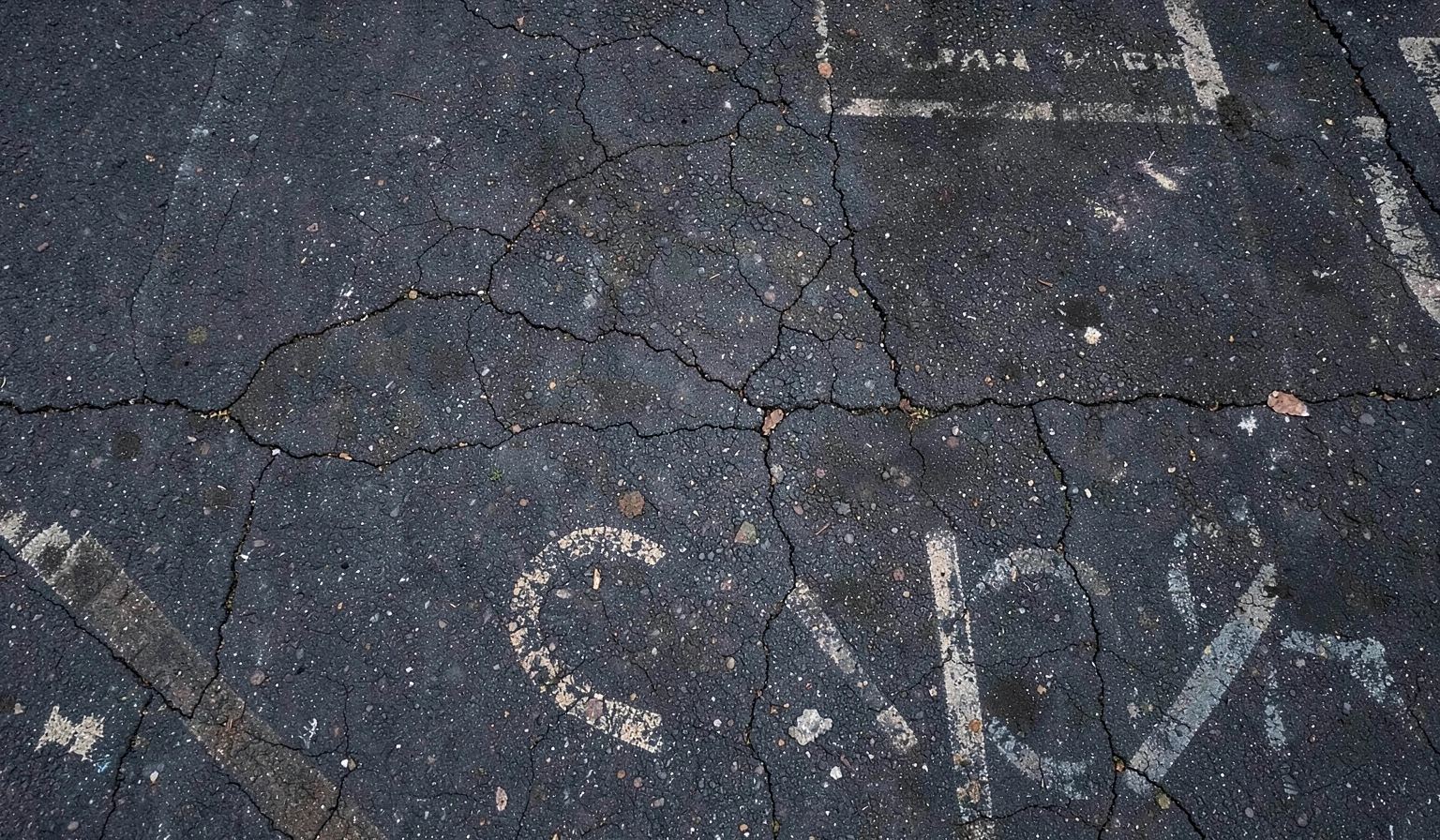 grunge texture — asphalt cracked 1 (free download)