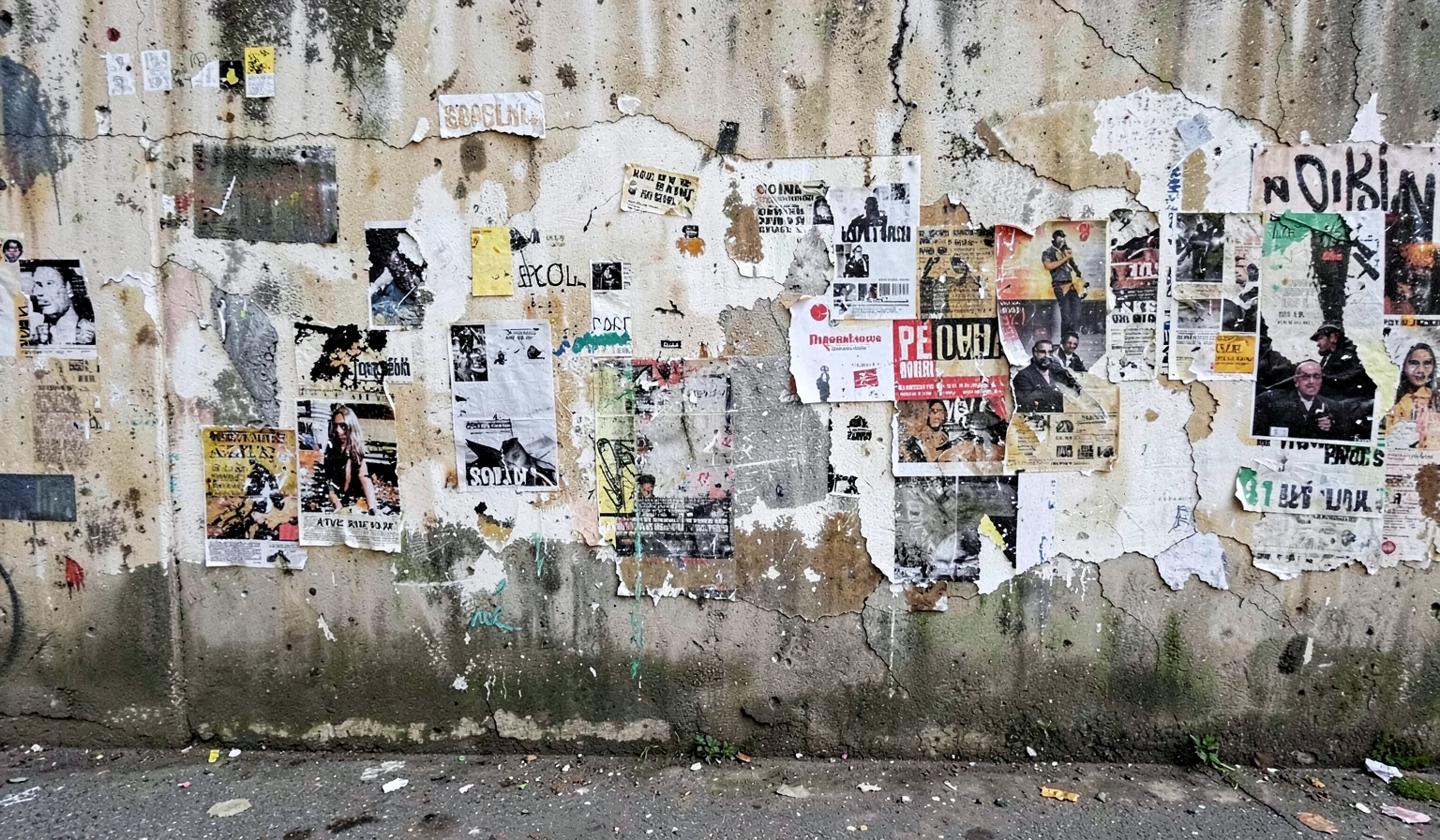 grunge texture — wall graffiti faded 2 (free download)