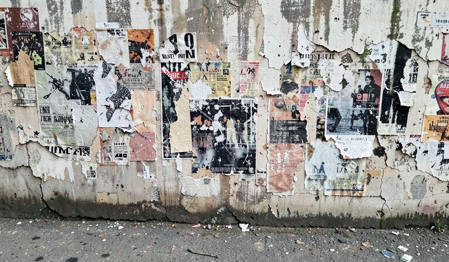 grunge texture — wall graffiti faded 3 (free download)